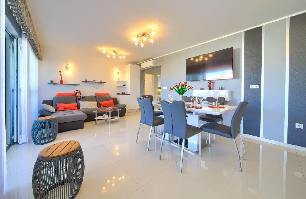 Apartment Crystal Aura Malinska Exterior photo