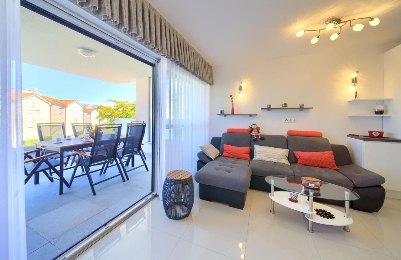 Apartment Crystal Aura Malinska Exterior photo